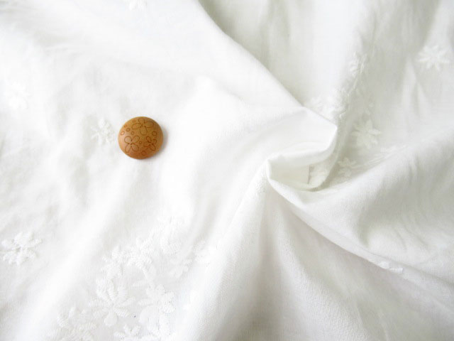 100円スタート！綿60ローン・全面柄レース　オフ　4m 1m 100 円 生地（素材（生地・毛糸）ローン）（手芸