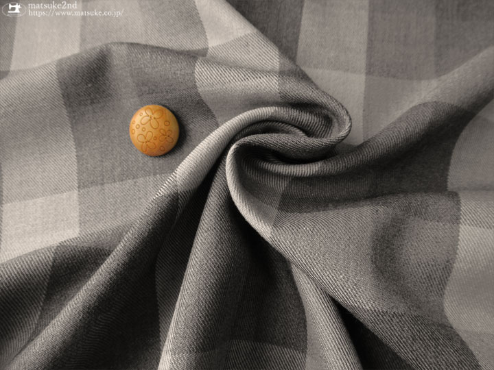 アパレル使用反】ウールシルクビエラチェック グレー系 △美品